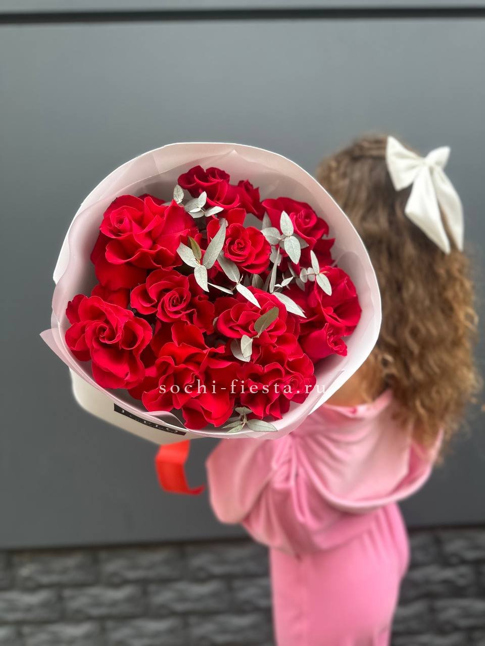 Красные французские розы — доставка цветов Нижневартовске