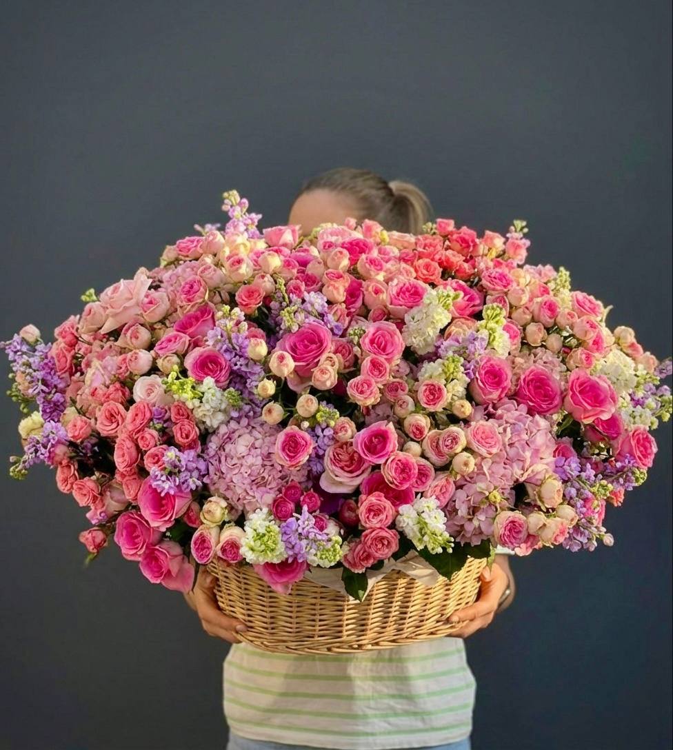Корзины с цветами — заказать в Нижневартовске