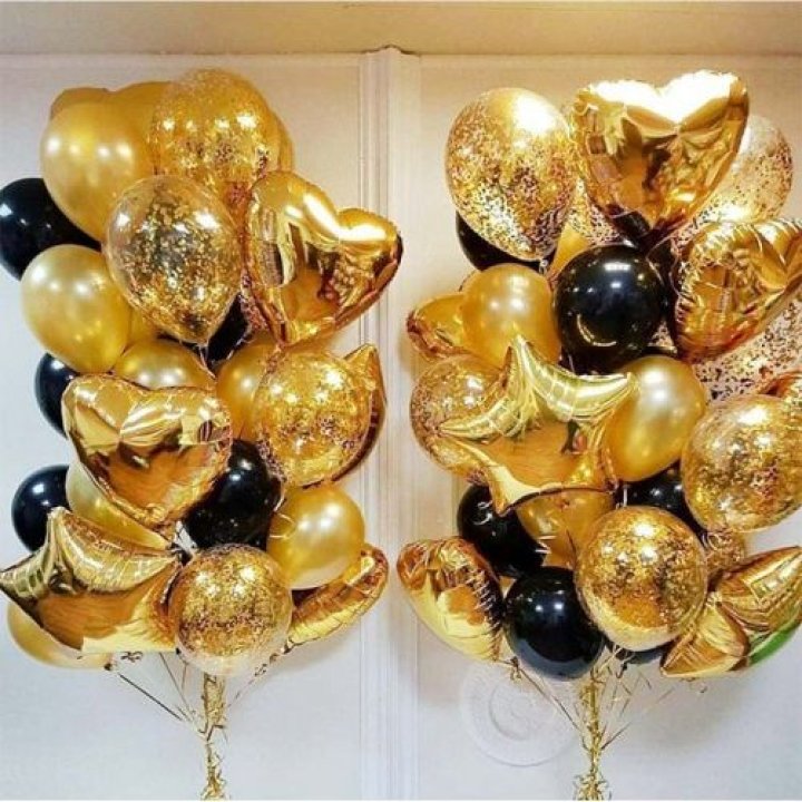 Фонтан шаров "Чёрное золото" в Нижневартовске