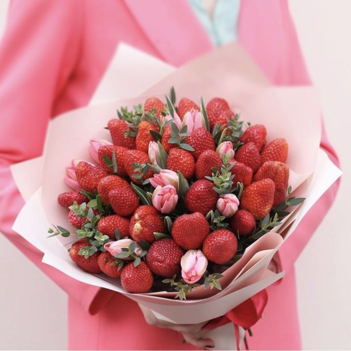 Тюльпаны и клубника в Нижневартовске