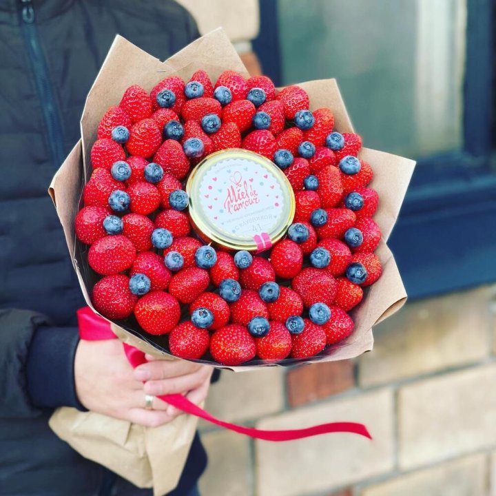 "Клубника и мёд" в Нижневартовске