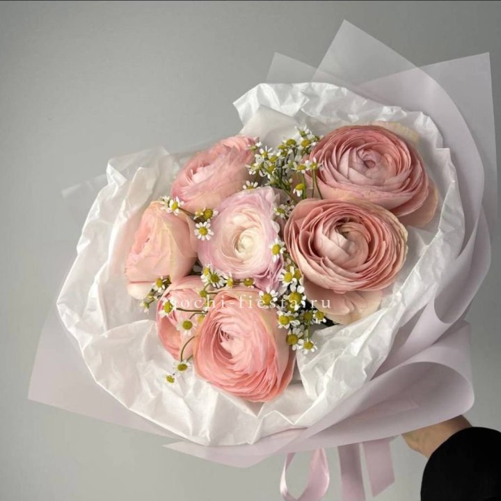 Ранункулюсы с ромашками в Нижневартовске