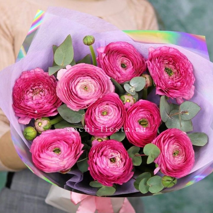 Ранункулюсы с эвкалиптом №2 в Нижневартовске