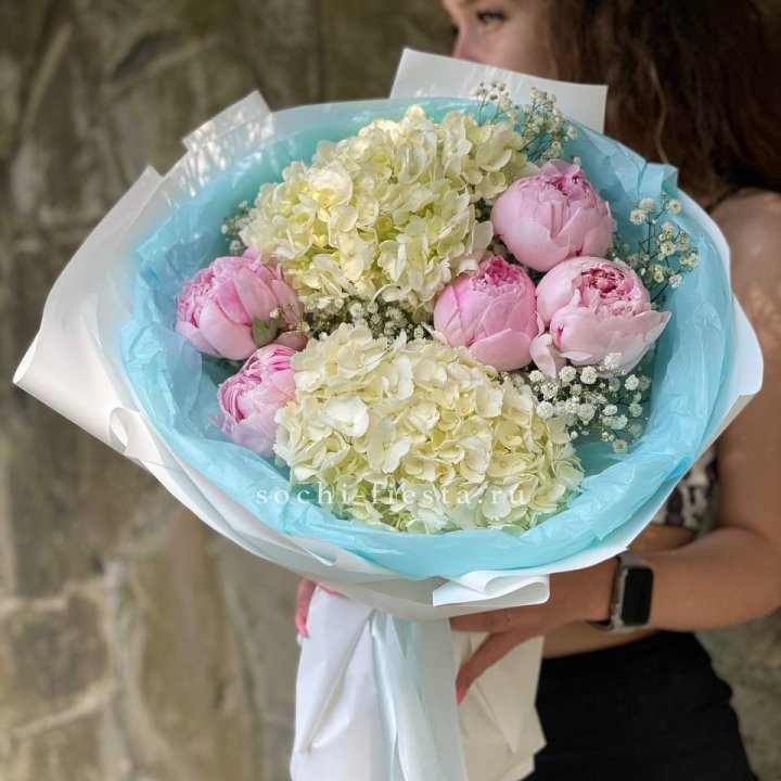 Букет с пионами "Блюсом" в Нижневартовске