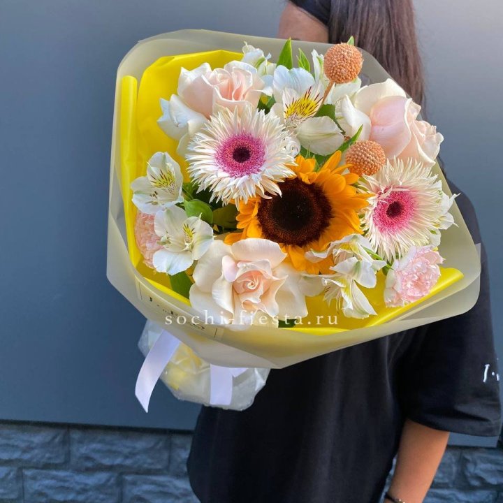 Букет с подсолнухом "Елоу" в Нижневартовске