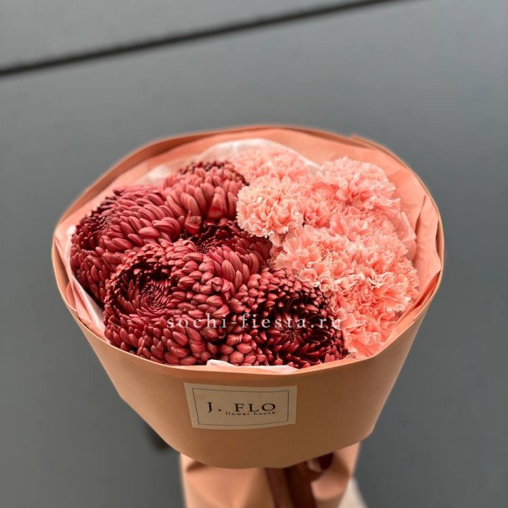 Букет хризантем и диантусов  в Нижневартовске