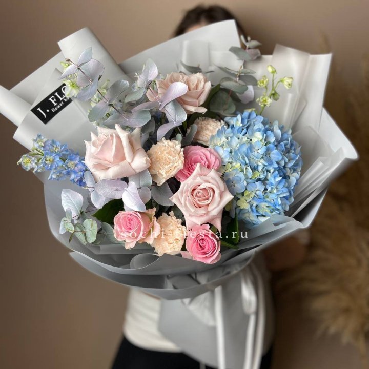 Букет с гортензией № 4 в Нижневартовске