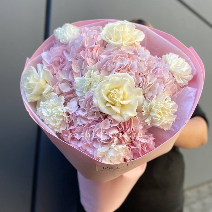  Букет гортензий и роз  в Нижневартовске