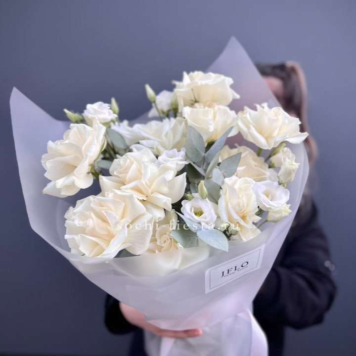 Букет французских роз и эустомы  в Нижневартовске