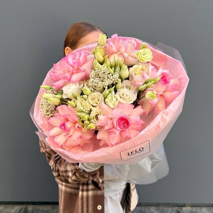 Букет "Розы с эустомой" с доставкой в Нижневартовске