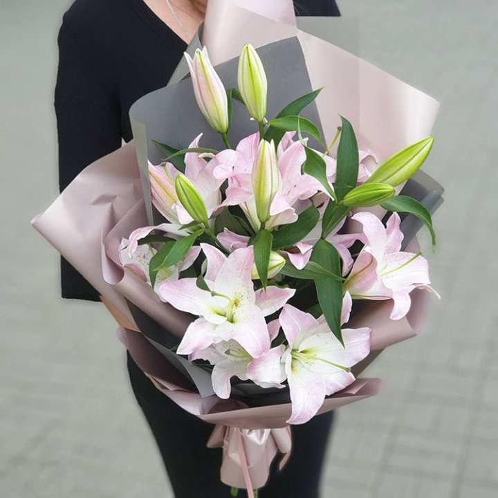 Букет розовых лилий в Нижневартовске