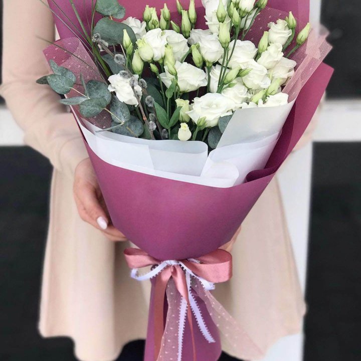 Эустомы с эвкалиптом в Нижневартовске