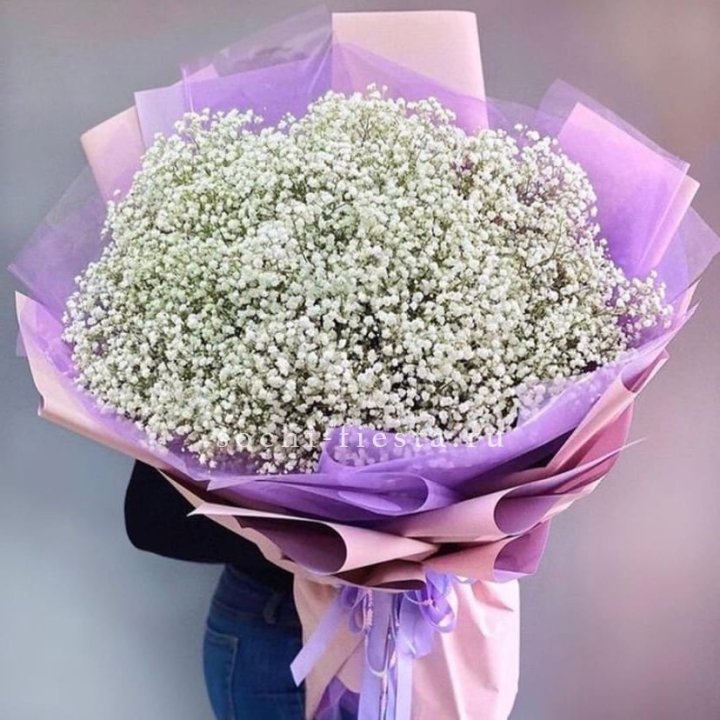 Облако белых гипсофил в Нижневартовске