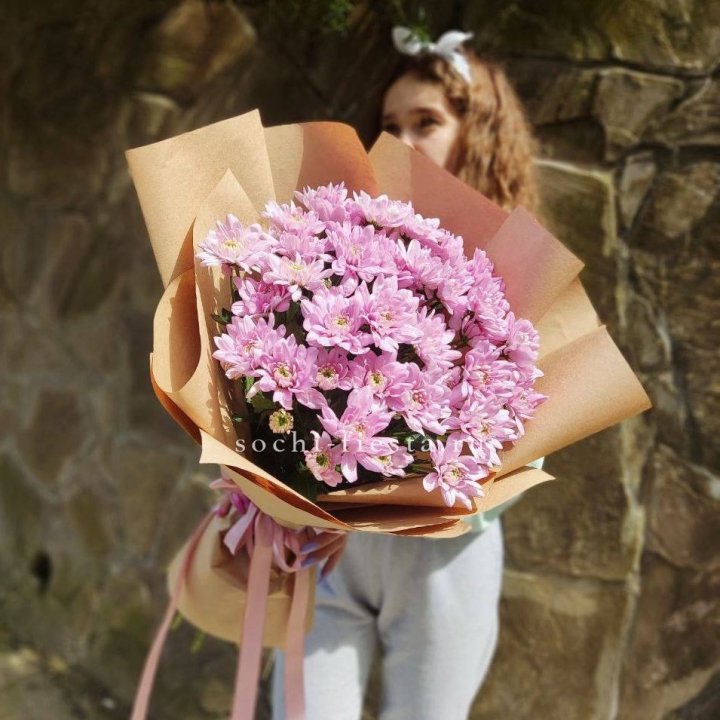 Букет хризантем в крафте в Нижневартовске