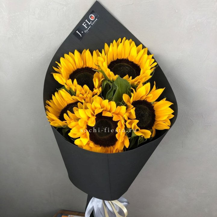 Букет из 5  подсолнухов в Нижневартовске