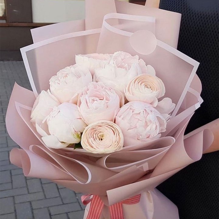 Пионы и ранункулюсы в Нижневартовске