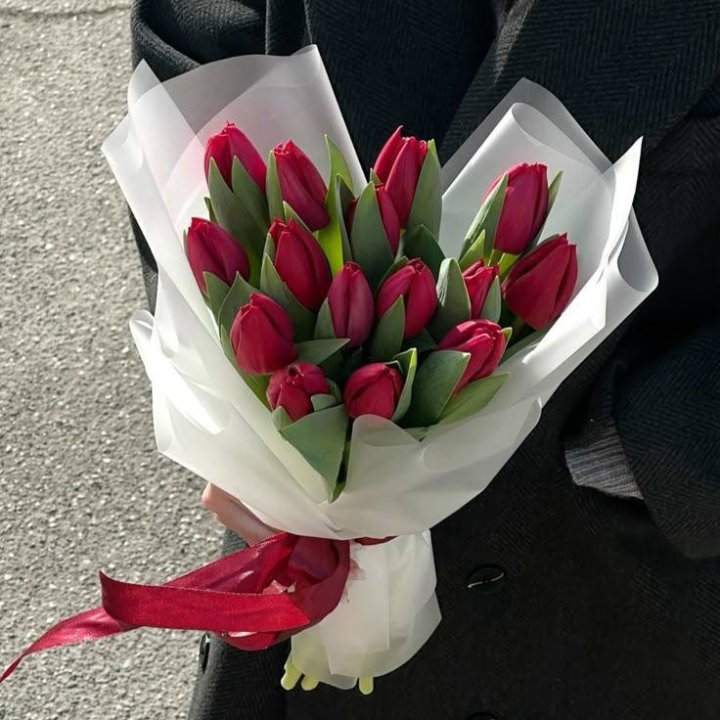 15 красных тюльпанов в Нижневартовске