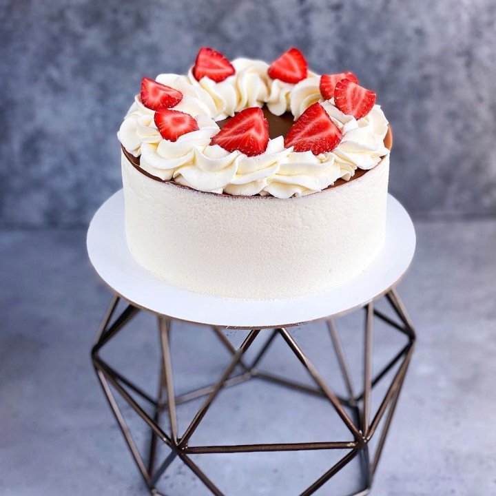 Торт "Клубника со сливками" в Нижневартовске