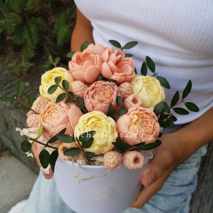 Шоколадный букет с ягодами в Нижневартовске