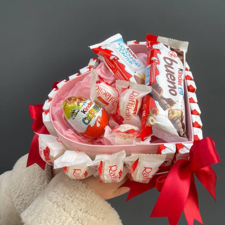 Бокс киндерами и раффаэлло в Нижневартовске