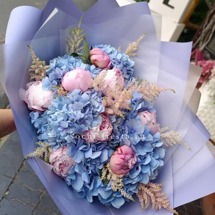 Дизайнерский букет с гортензией №3 в Нижневартовске
