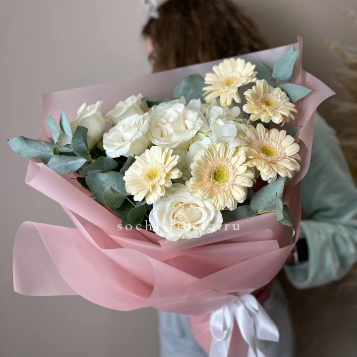 Букет роз, гортензии, гербер  в Нижневартовске