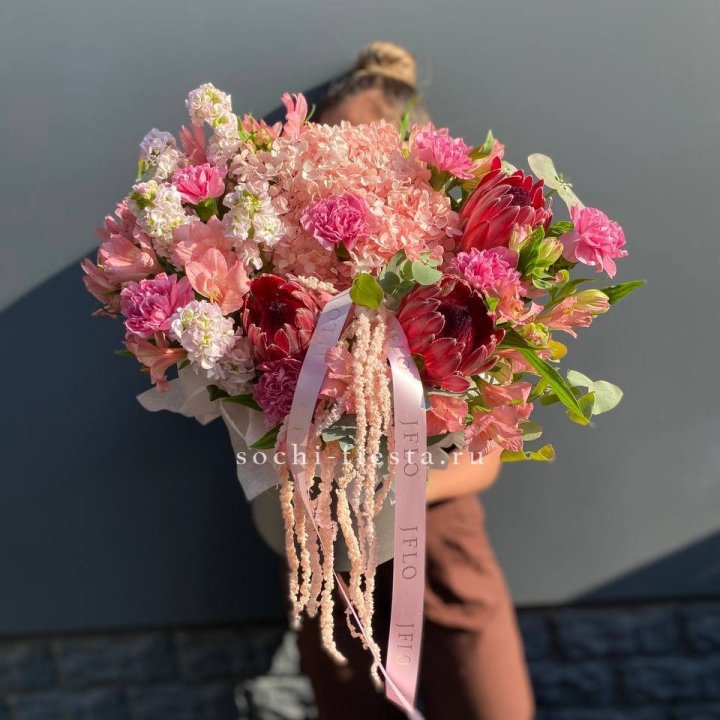 Коробка с цветами "Камикадзе" в Нижневартовске