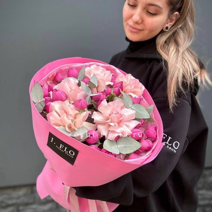 Букет французских и пионовидных роз "Ламиносо" в Нижневартовске