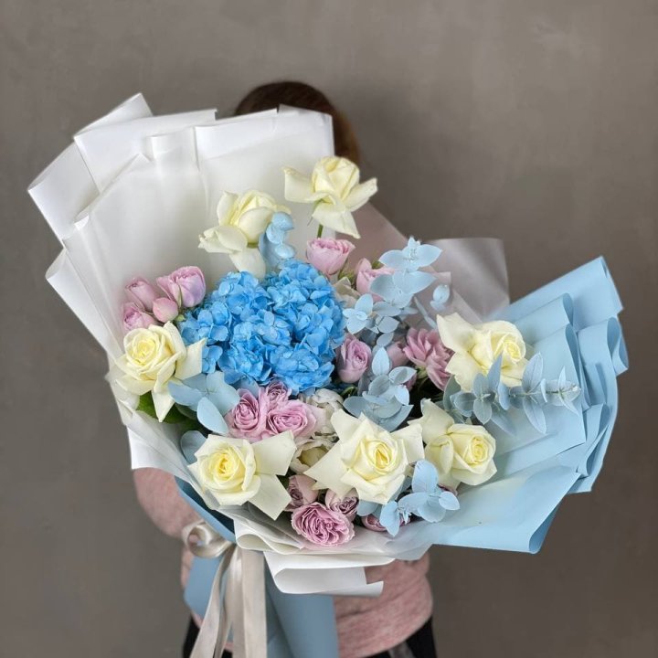 Дизайнерский букет "Блю скайфорт" в Нижневартовске