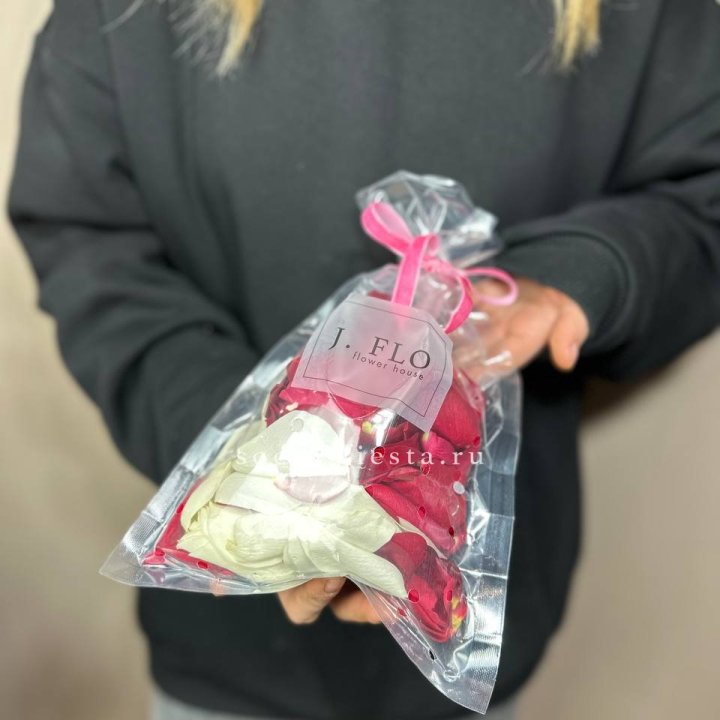 Лепестки роз в Нижневартовске