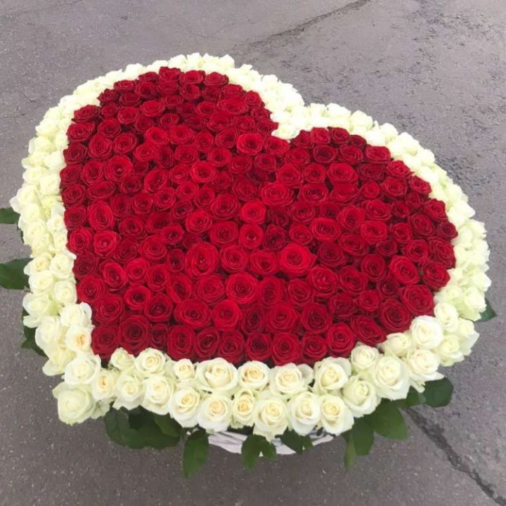 333 розы в корзине в Нижневартовске