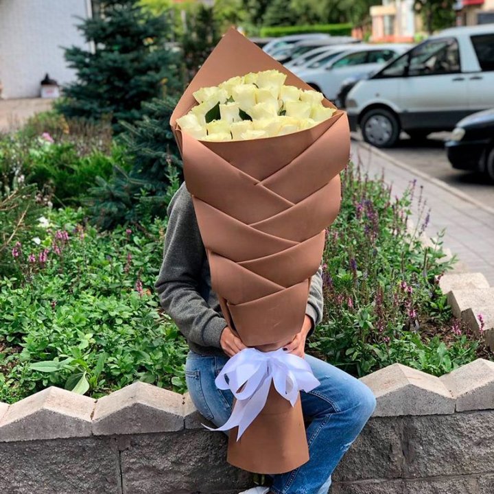 Голландские розы белые "Рыбка" в Нижневартовске