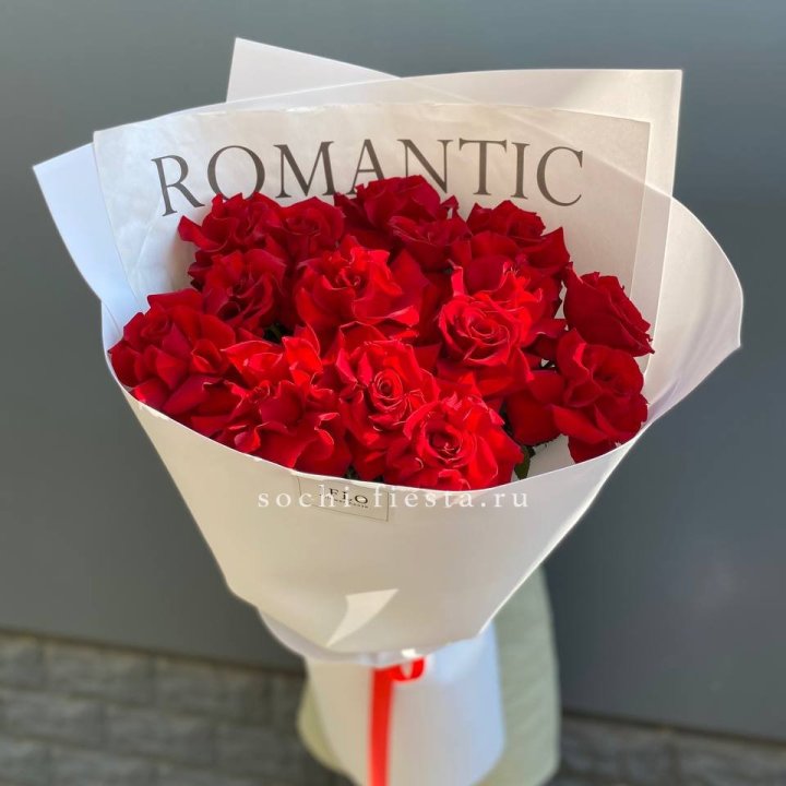 19 высоких роз в оформлении в Нижневартовске