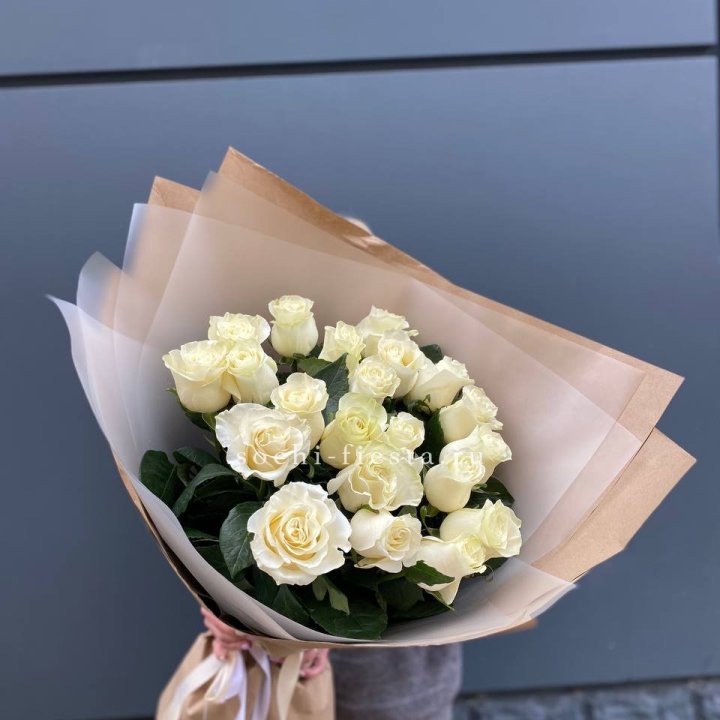  Букет  высоких белых роз   с доставкой в Нижневартовске