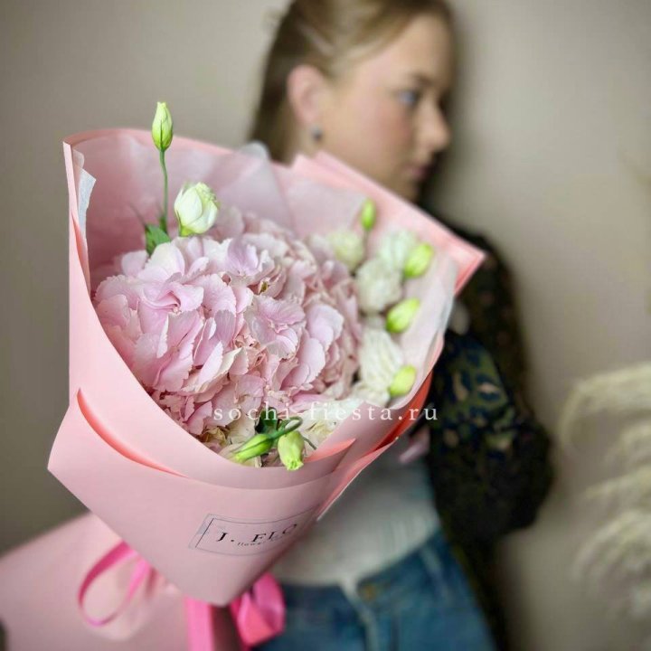 Букет с гортензией №2 в Нижневартовске