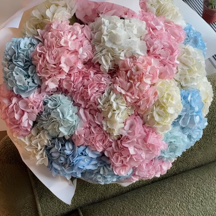 Букет гортензий микс в Нижневартовске