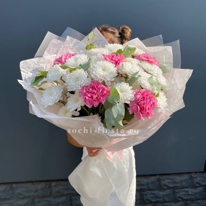  Букет  хризантем и диантусов "Воздушный" в Нижневартовске
