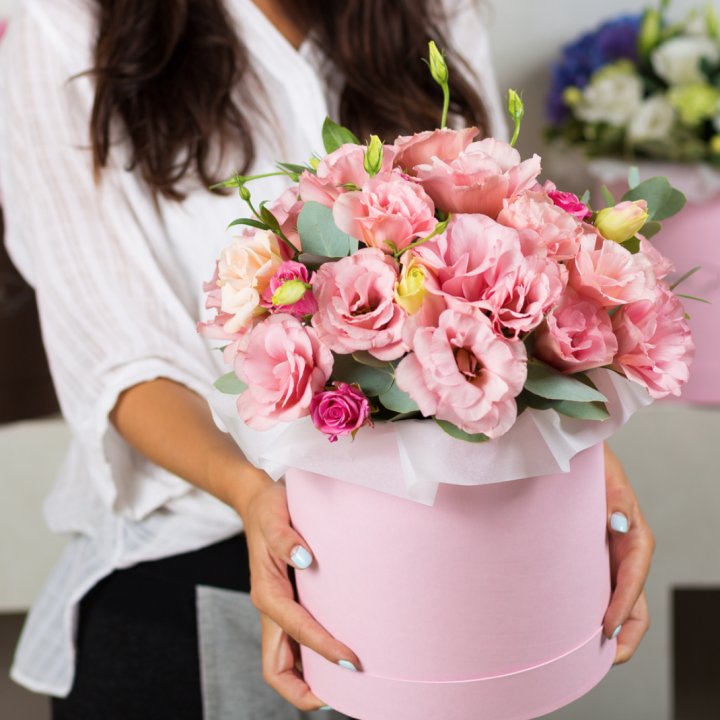 Эустома в шляпной коробке в Нижневартовске