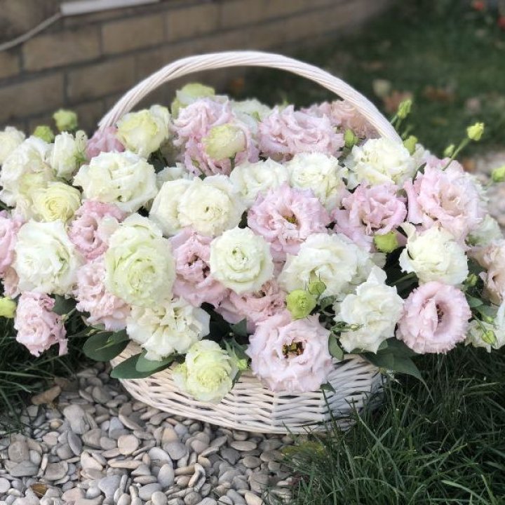 Корзина с эустомой в Нижневартовске