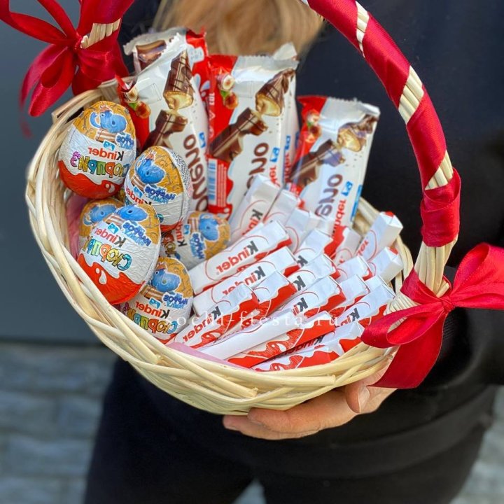 Корзина с киндерами  в Нижневартовске