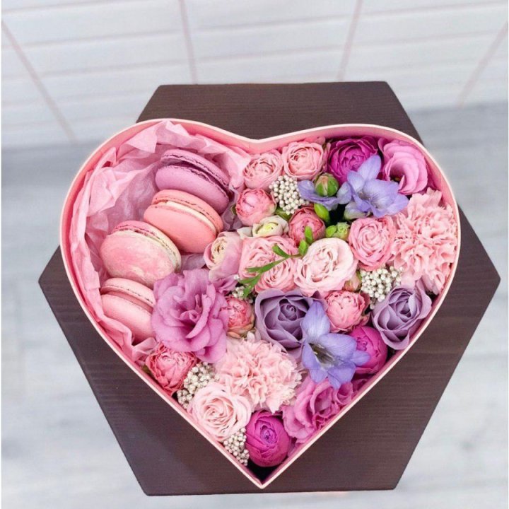 Бокс-сердце с макаронс  в Нижневартовске
