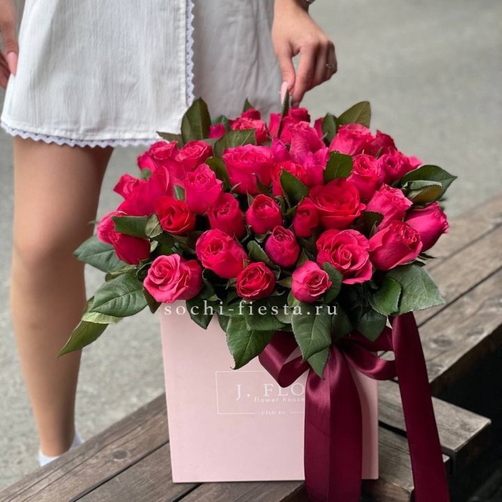 55 алых роз в кубе в Нижневартовске