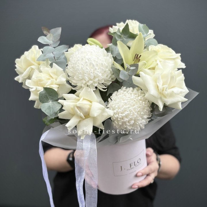 Цветы в шляпной коробке  в Нижневартовске