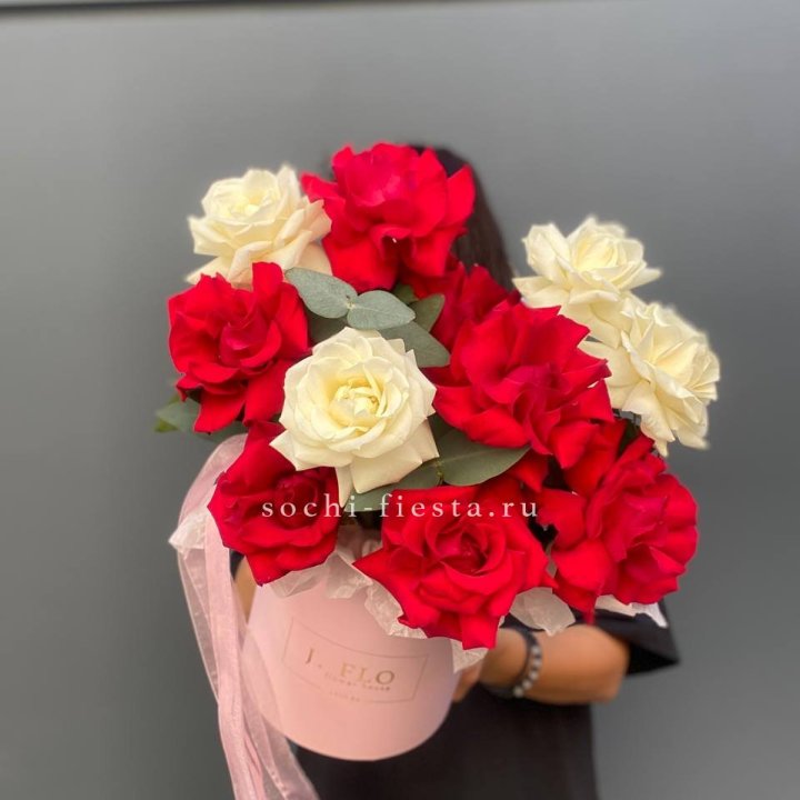 13 Французских роз в боксе в Нижневартовске