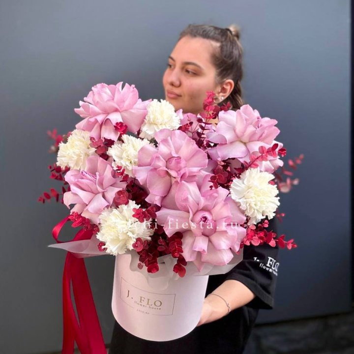 Бокс с французскими розами "Вела вита" в Нижневартовске