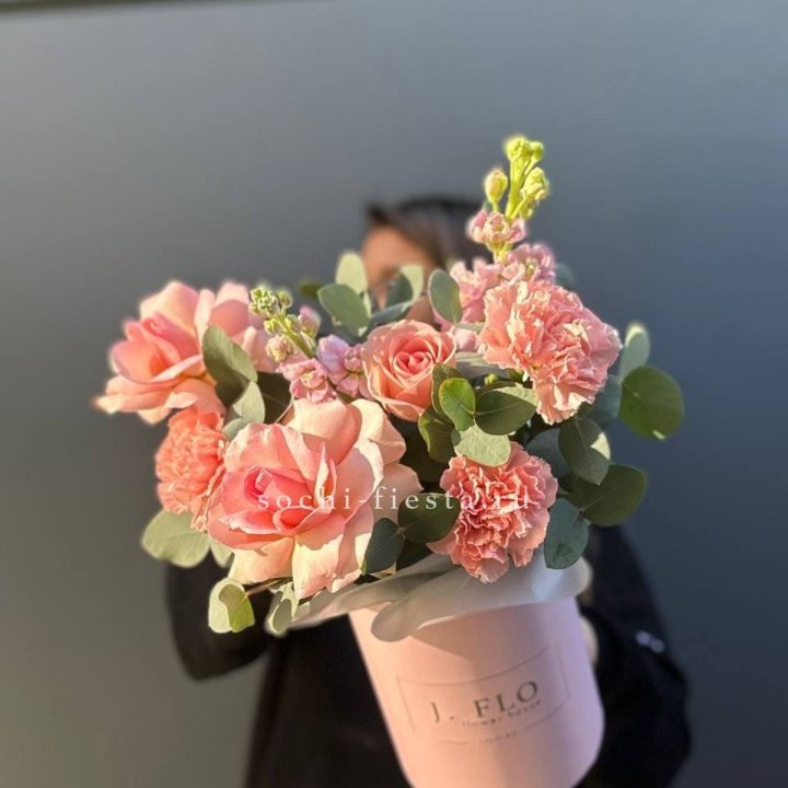 Цветы в боксе "Сизара" в Нижневартовске