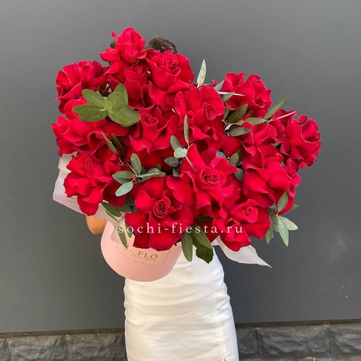 Бокс из 17 французских роз с доставкой в Нижневартовске