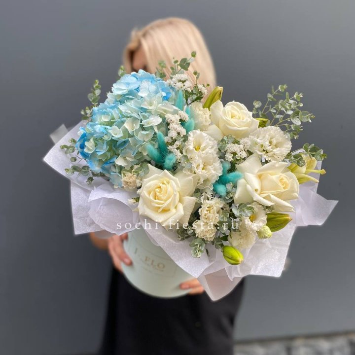 Цилиндр в голубых оттенках №1 в Нижневартовске