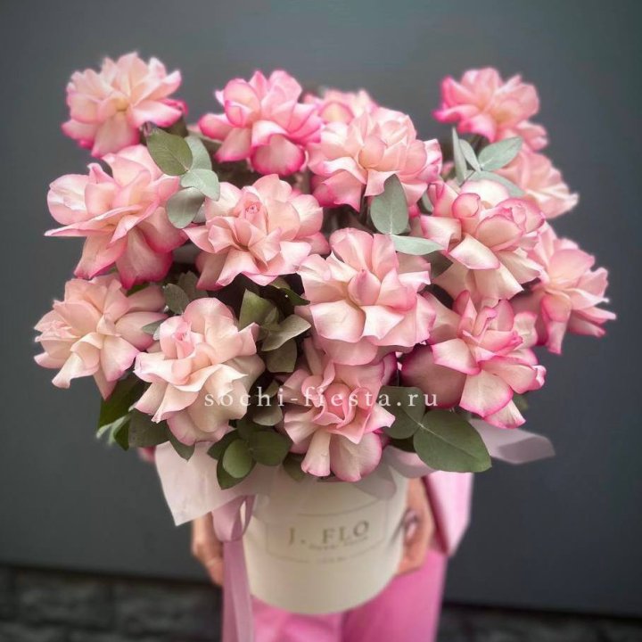 17 Французских  роз Венди в боксе в Нижневартовске