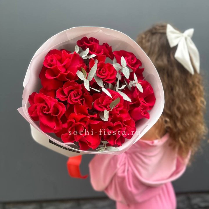 11 Красных французских роз с доставкой в Нижневартовске